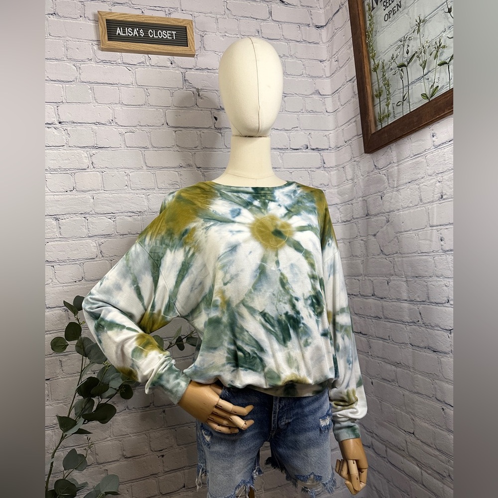 YFB Young Fabulous & Broke Green White Tie Dye Long Sleeve Crewneck